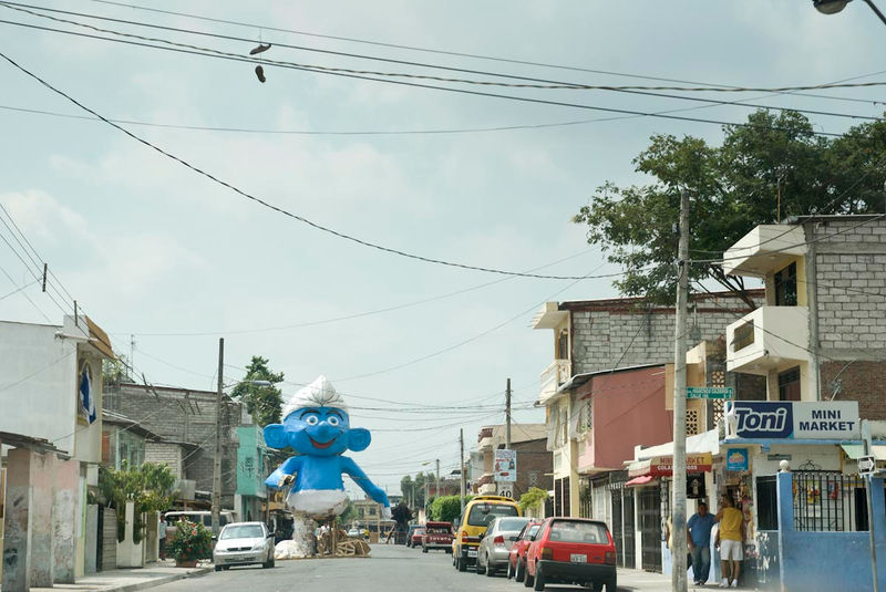 Illustration for article titled In Ecuador, insane giant sculptures of The Hulk and Hellboy invade on New Year's Eve